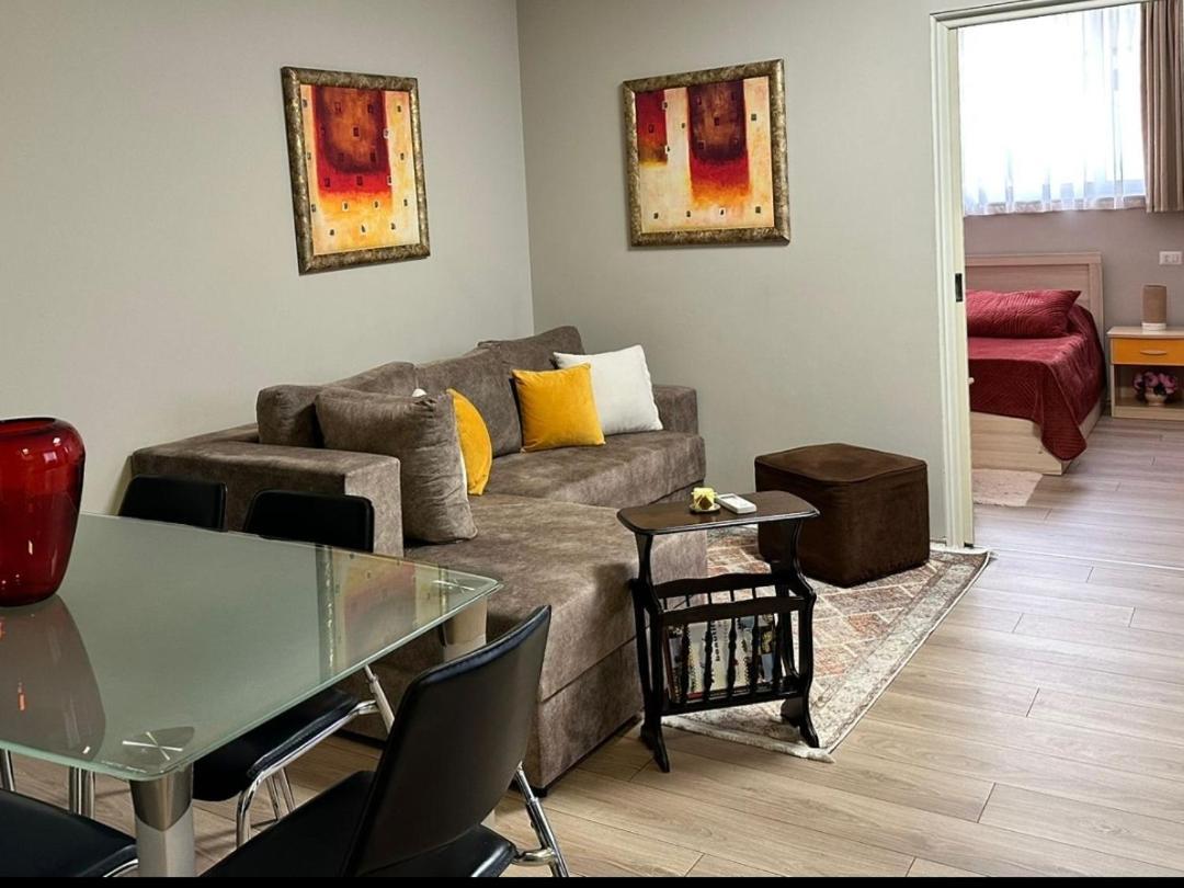 Home Away From Home Apartment Драч Екстериор снимка