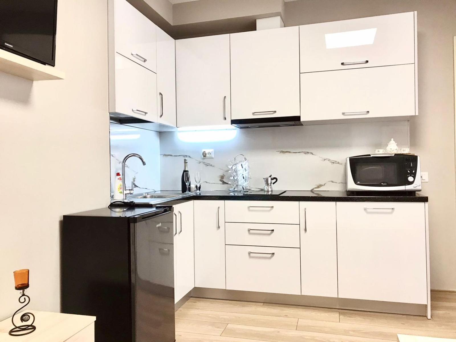Home Away From Home Apartment Драч Екстериор снимка